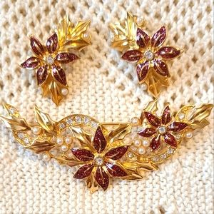 Vintage AVON Christmas Poinsettia Goldtone Pearl Rhinestone Pin Brooch Earrings